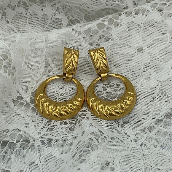 Vintage 80’s Gold Tone Circular Dangly Earrings Costume Jewellery